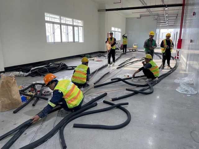 Đội kỹ thuật Đắc An thi công đường ống trong nhà xưởng